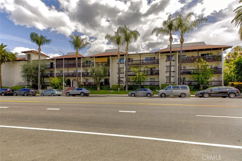 5334 Lindley Avenue 337, Encino, CA — listing photo 1