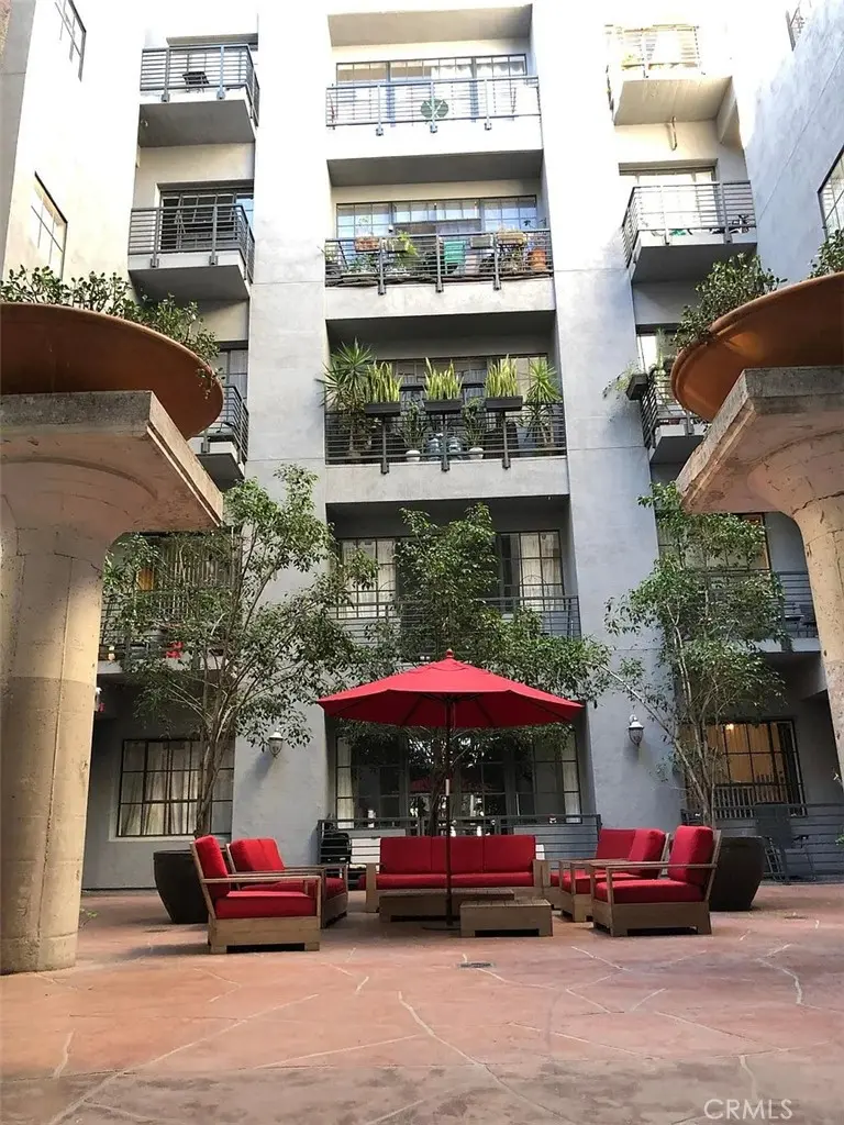 Condominium for sale at 420 S San Pedro 306, Los Angeles, CA featuring 1 bed and 1 bath