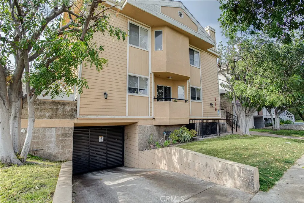 Condominium for sale at 219 N Adams 8, Glendale, CA featuring 2 beds and 3 baths
