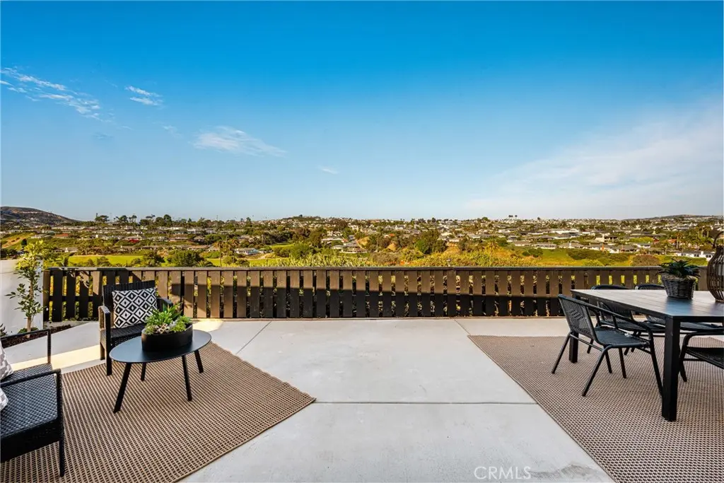 Single Family Residence for sale at 113 Monte Vista 7, San Clemente, CA featuring 1 bed and 2 baths