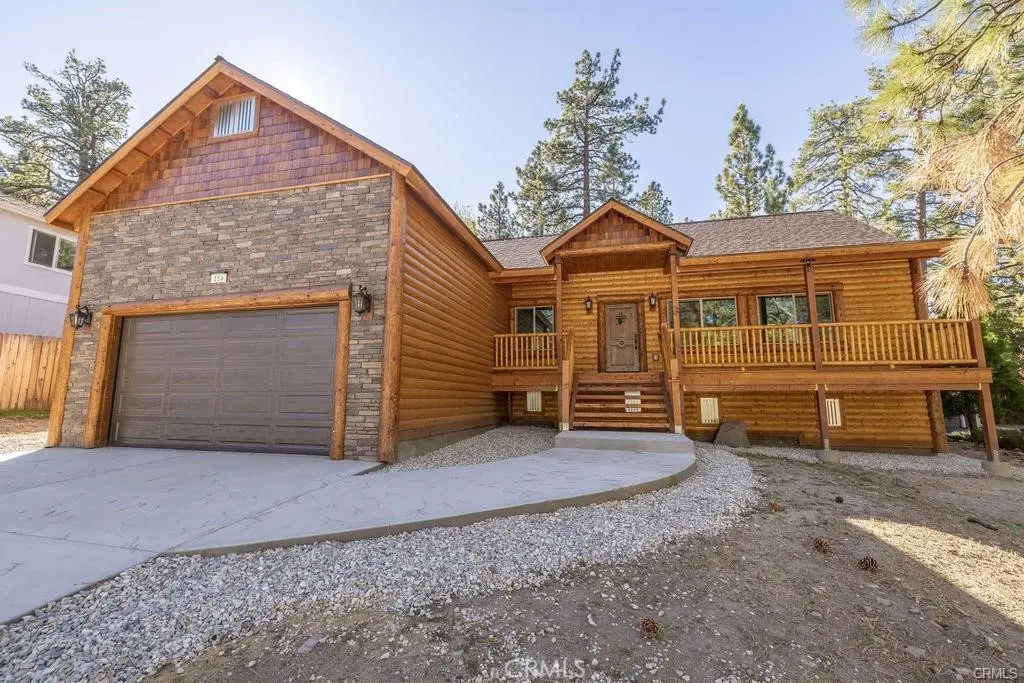 Single Family Residence for rent at 154 Mountain Lake, Big Bear Lake, CA featuring 4 beds and 3 baths