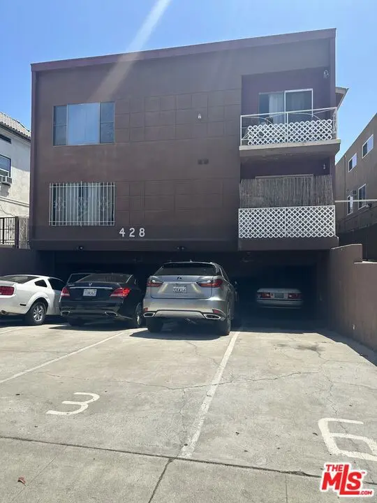 Residential Lease for rent at 428 S Wilton Place 3, Los Angeles, Los Angeles County, CA featuring 2 beds and 2 baths