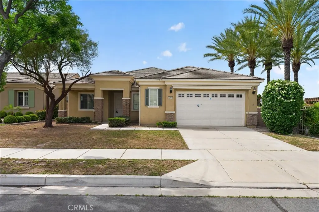 Single Family Residence for sale at 5307 Via Bajamar, Hemet, CA featuring 2 beds and 3 baths