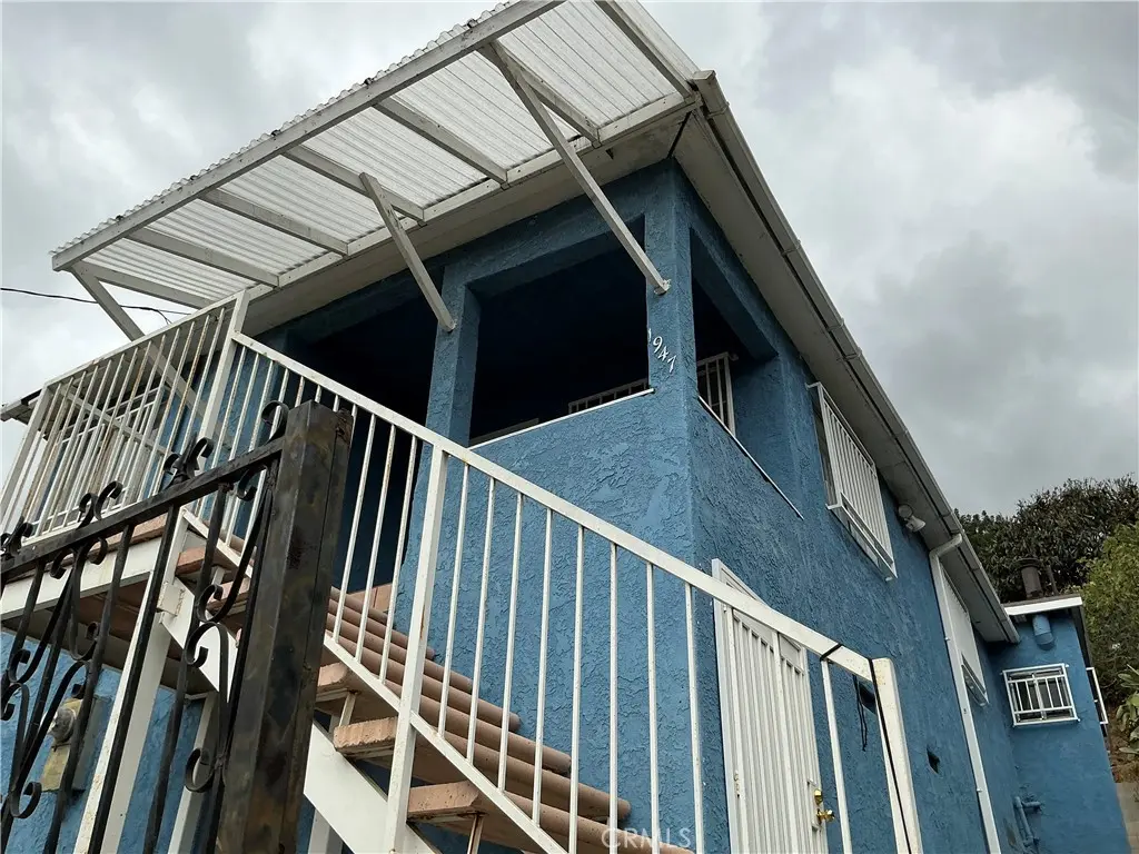 Single Family Residence for sale at 1947 Delta, Los Angeles, CA featuring 1 bed and 1 bath