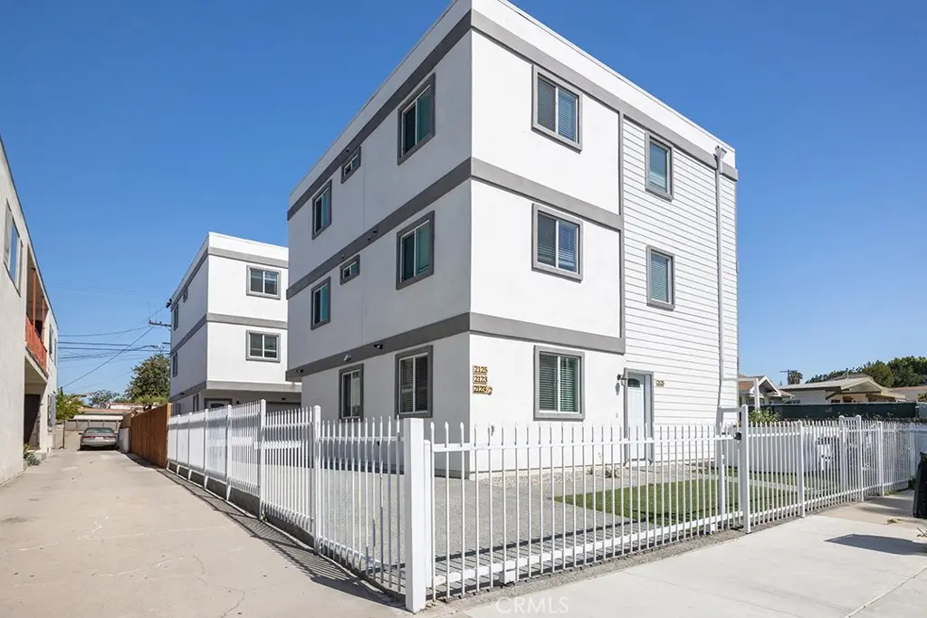 Residential Lease for rent at 2125 S West View, Los Angeles, Los Angeles County, CA featuring 6 beds and 5 baths