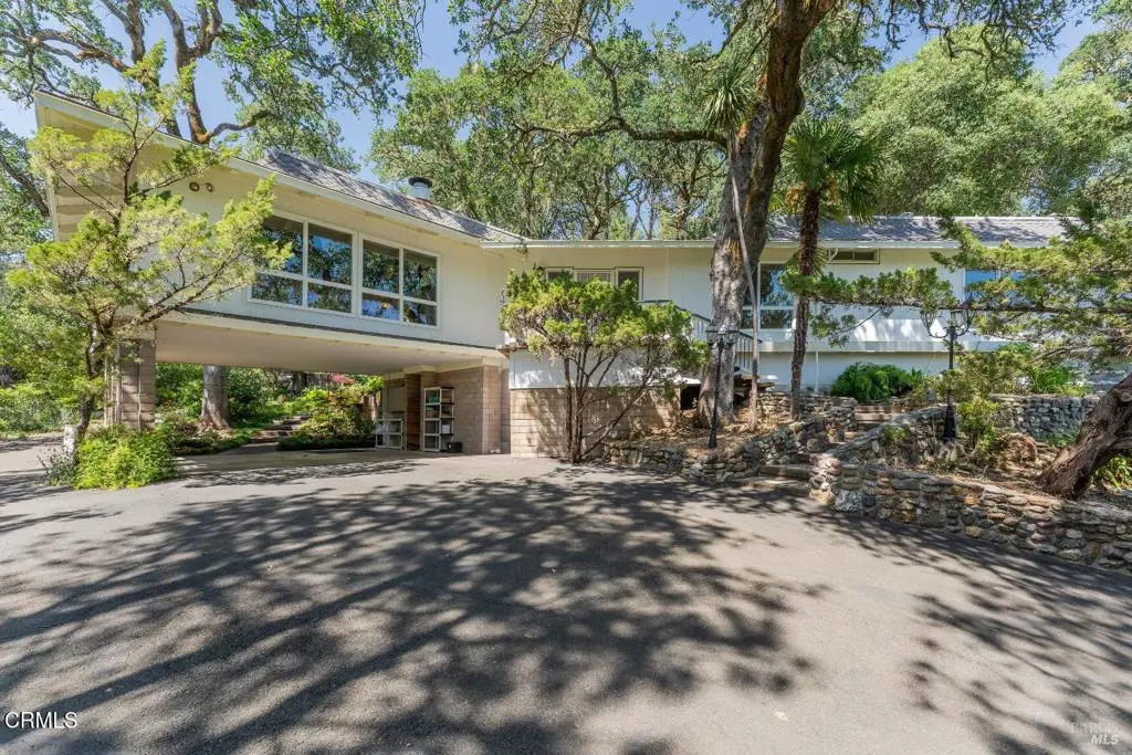 Single Family Residence for sale at 925 Knob Hill Road, Ukiah, CA featuring 3 beds and 2 baths