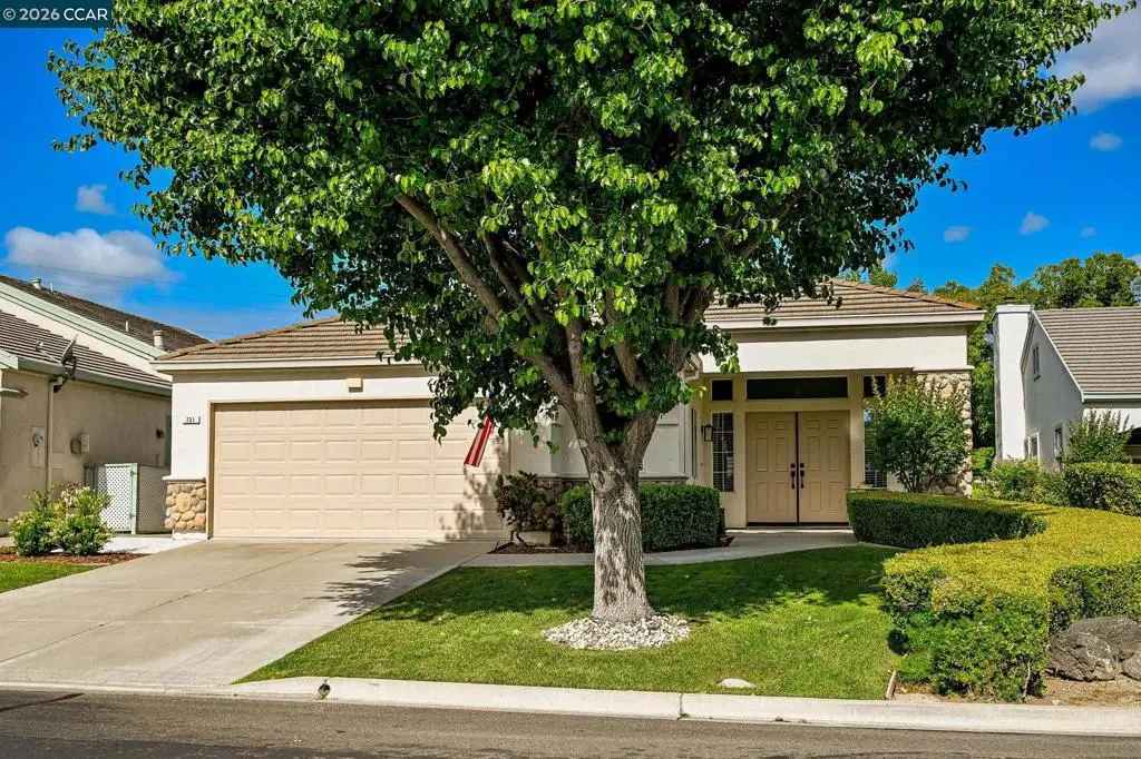 Single Family Residence for sale at 731 Central Park Pl, Brentwood, CA featuring 2 beds and 2 baths