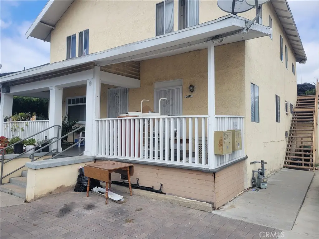 Residential Lease for rent at 2047 Cambridge Street A, Los Angeles, Los Angeles County, CA featuring 2 beds and 1 bath