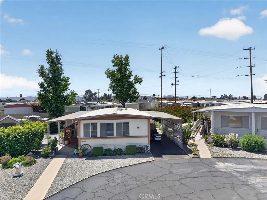 Manufactured In Park for sale at 332 N Lyon 7, Hemet, CA featuring 2 beds and 1 bath