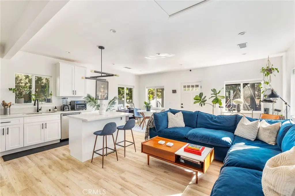 Residential Lease for rent at 6029 Eleanor, Los Angeles, Los Angeles County, CA featuring 3 beds and 2 baths