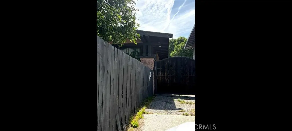 Duplex for sale at 2510 Crenshaw Boulevard, Los Angeles, CA