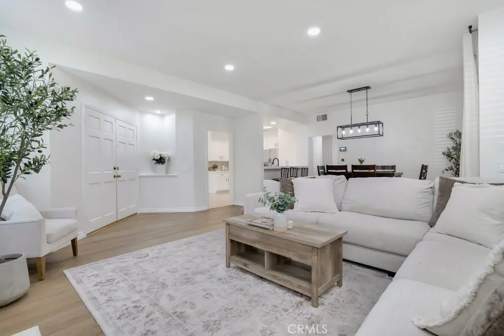 Condominium for sale at 272 Fieldstone Way A, Simi Valley, CA featuring 2 beds and 2 baths