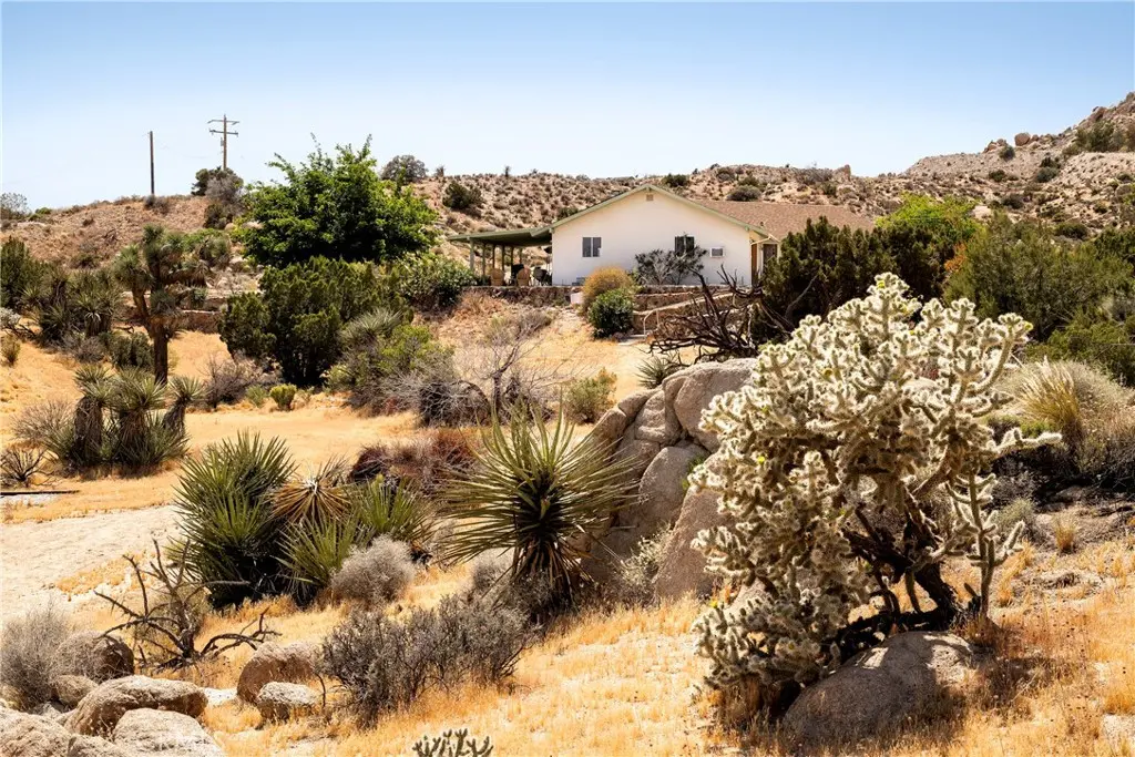 5887 Deerhurst, Yucca Valley, CA — listing photo 1
