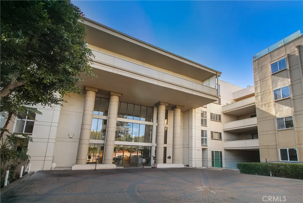 4949 Genesta Avenue 308, Encino, CA — listing photo 1
