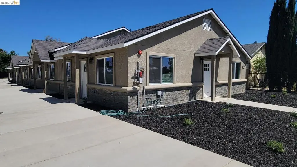 300 N Soderquist RD, Turlock, CA — listing photo 1