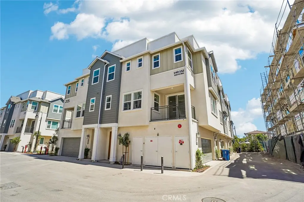 Condominium for sale at 965 W Dhalia Street, Compton, CA featuring 3 beds and 3 baths