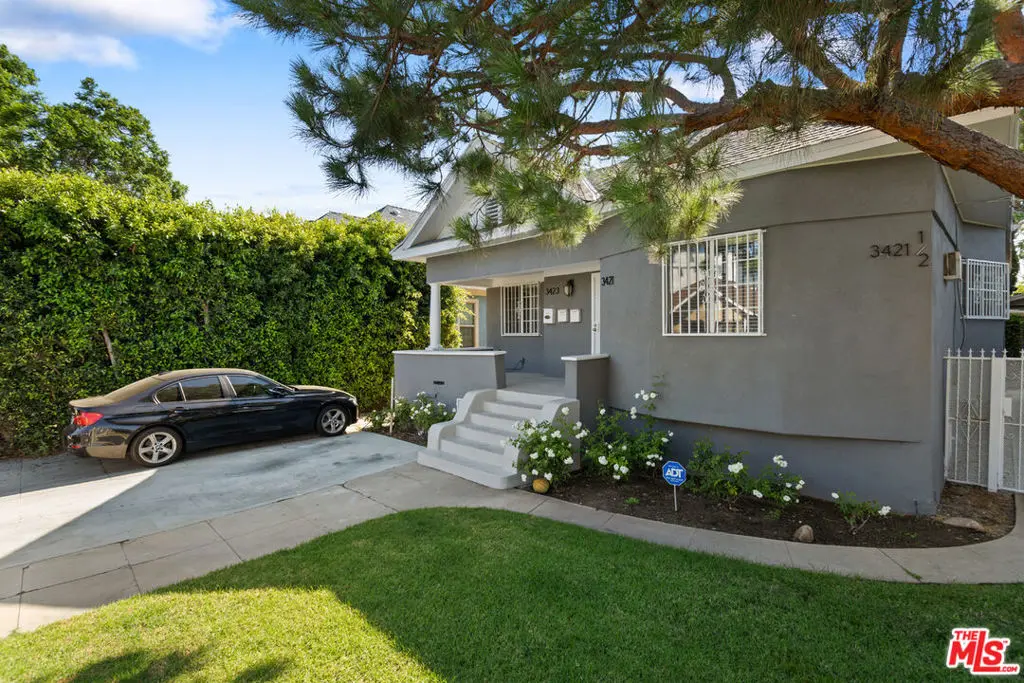 Condominium for rent at 3421 Walton Avenue 3421.5, Los Angeles, CA featuring 2 beds and 1 bath