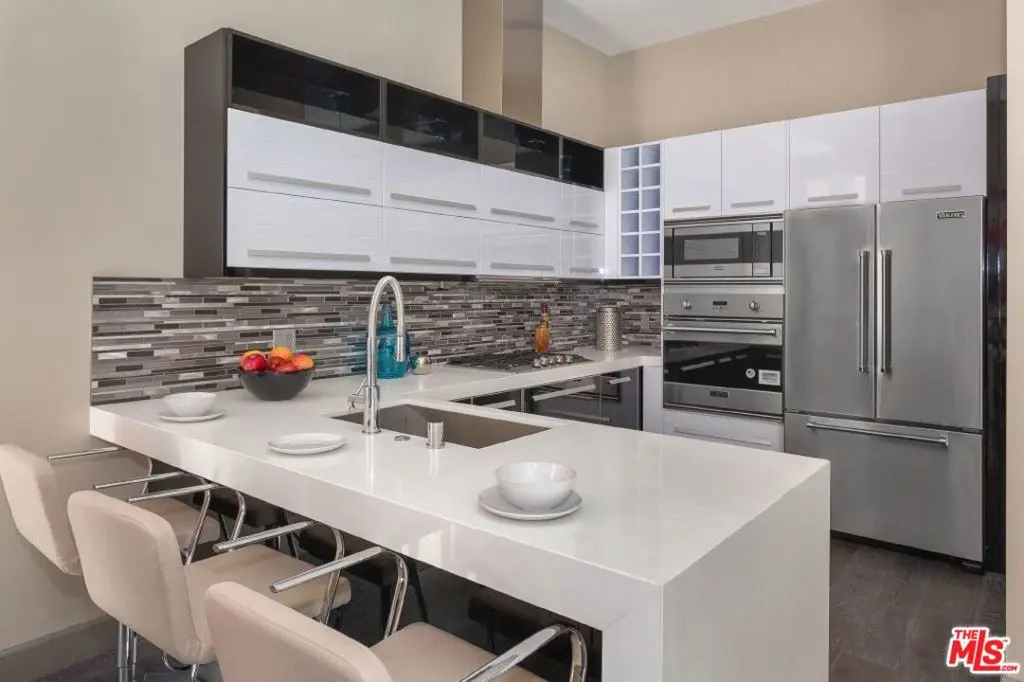 Residential Lease for rent at 1217 HORN Avenue 104, West Hollywood, Los Angeles County, CA featuring 2 beds and 3 baths