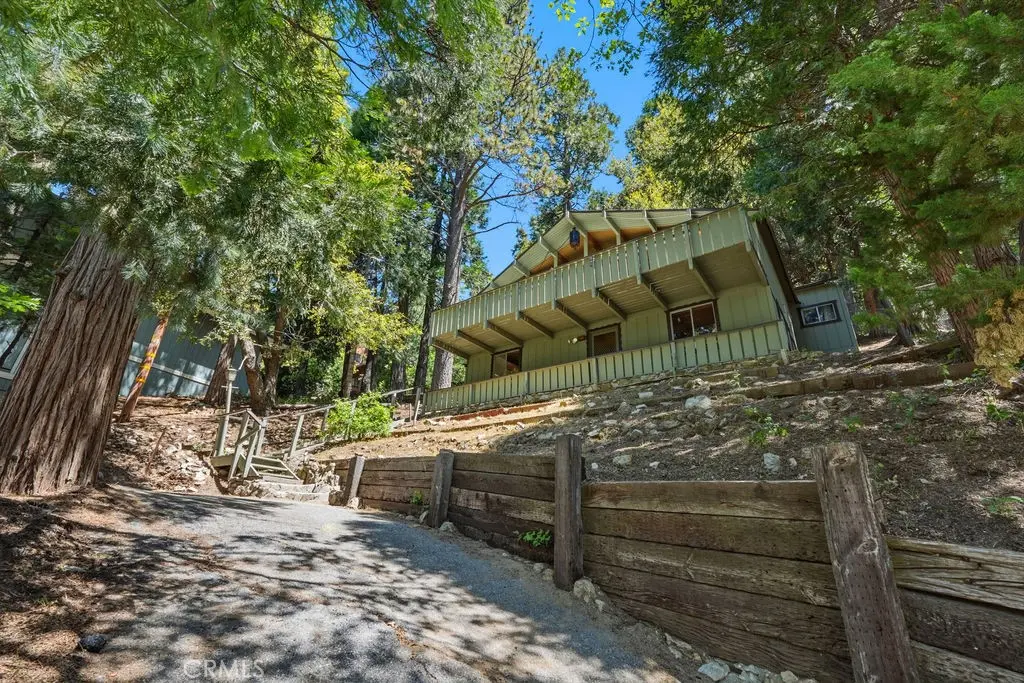 997 Berne, Crestline, CA — listing photo 1