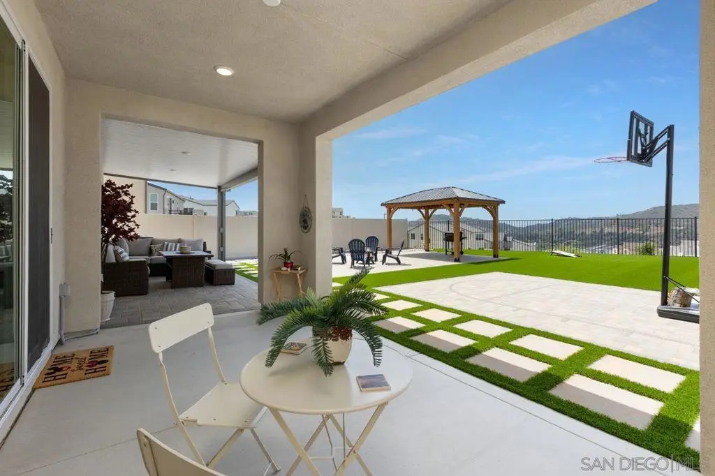 712 Meadowood St., Fallbrook, CA — listing photo 1
