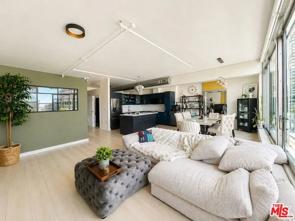 Condominium for sale at 1100 S Hope Street 712, Los Angeles, CA featuring 2 beds and 1 bath