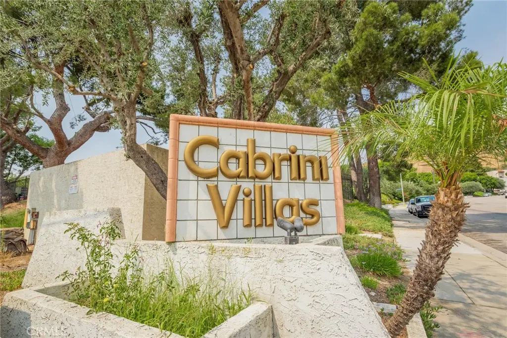 Townhouse for sale at 9759 Via Roma, Burbank, CA featuring 2 beds and 3 baths