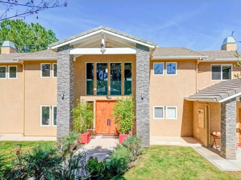 Single Family Residence for rent at 1377 Knoll Road, Redlands, CA featuring 5 beds and 6 baths