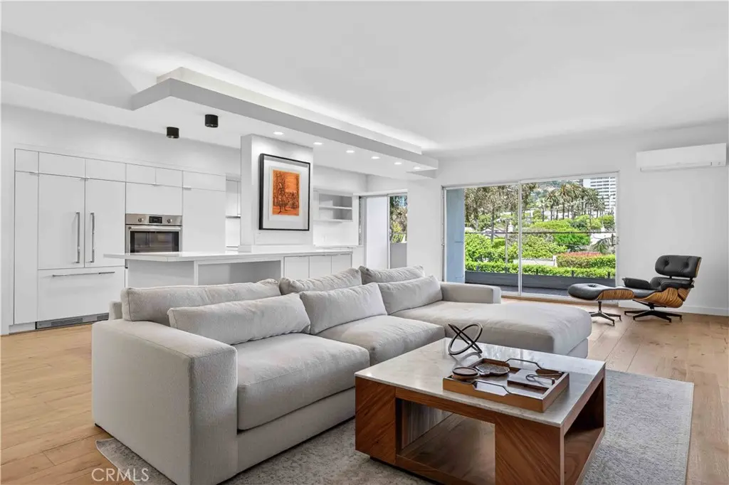 Residential Lease for rent at 838 N Doheny 505, West Hollywood, Los Angeles County, CA featuring 1 bed and 2 baths