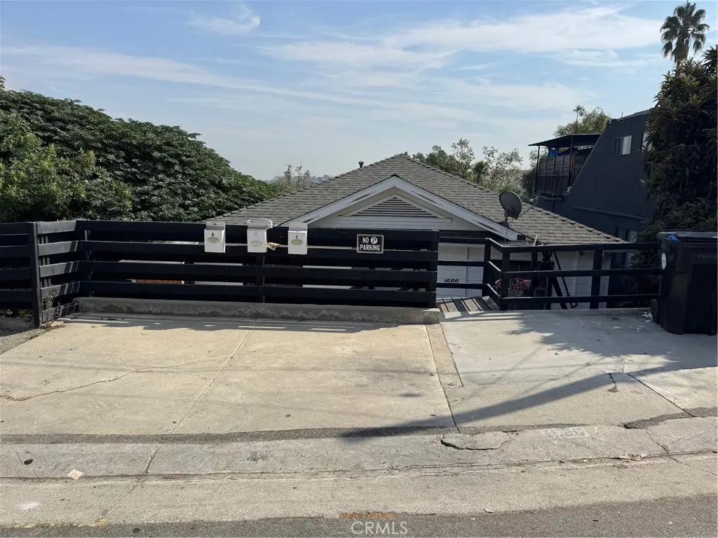 Triplex for sale at 1566 Rollins, Los Angeles, CA