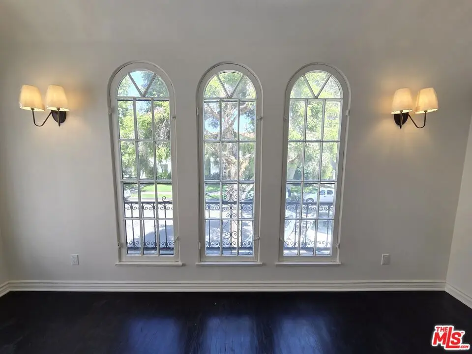 Residential Lease for rent at 351 S Detroit Street 4, Los Angeles, Los Angeles County, CA featuring 2 beds and 2 baths