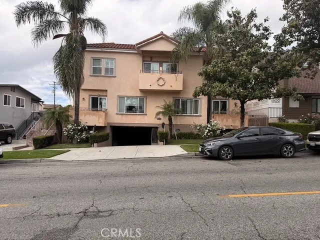 Residential Lease for rent at 631 E Magnolia 103, Burbank, Los Angeles County, CA featuring 2 beds and 3 baths