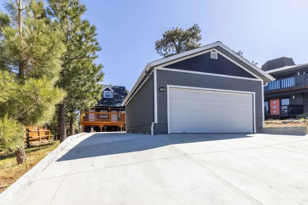 721 Villa Grove Avenue, Big Bear, CA — listing photo 1
