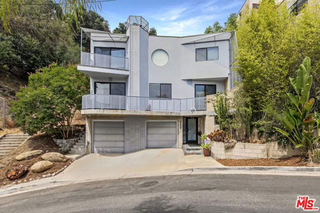 Residential Lease for rent at 2216 Bancroft Avenue, Los Angeles, Los Angeles County, CA featuring 3 beds and 4 baths