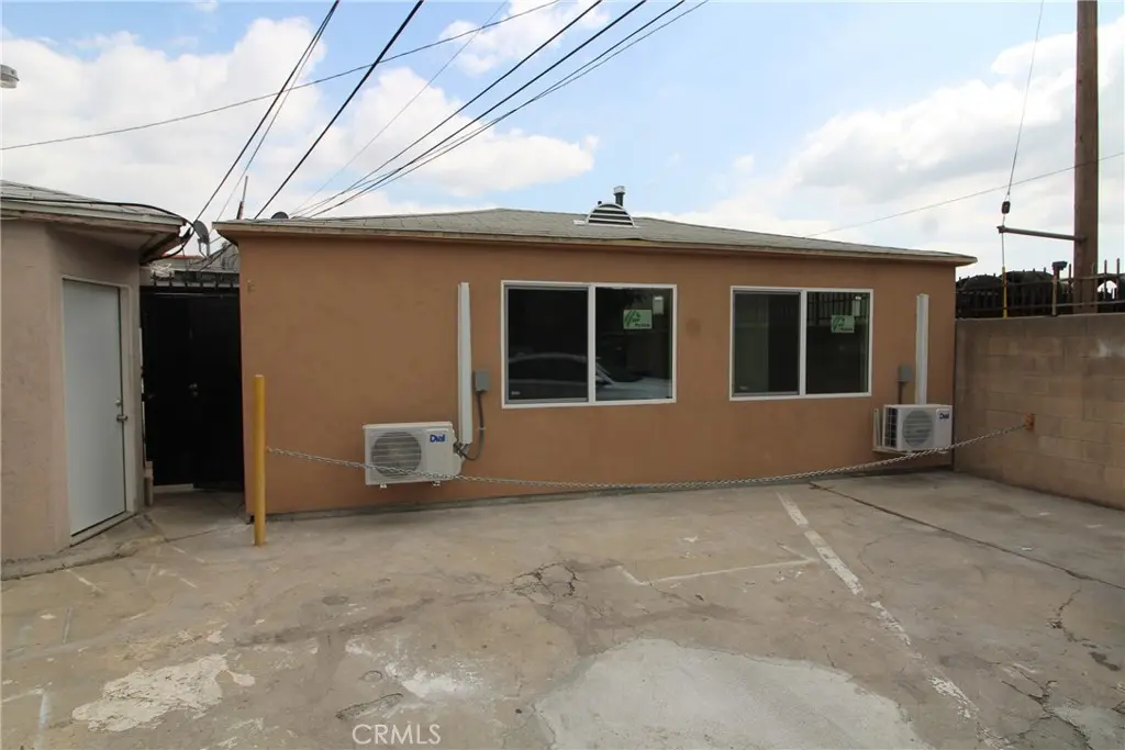 Residential Lease for rent at 4986 Southern Avenue E, South Gate, Los Angeles County, CA featuring 1 bed and 1 bath
