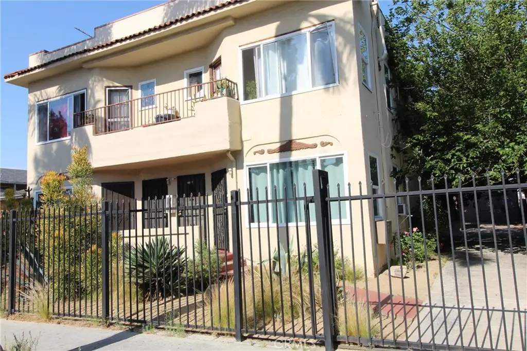 Residential Lease for rent at 7024 Middleton Street B, Huntington Park, Los Angeles County, CA featuring 2 beds and 1 bath