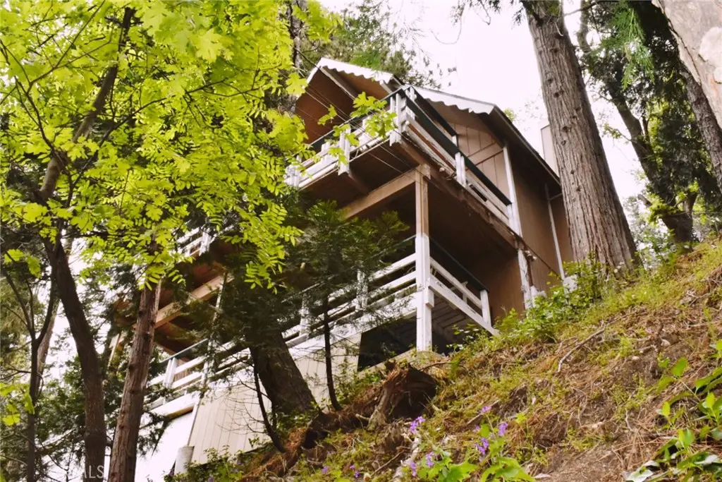 25145 Valle, Crestline, CA — listing photo 1