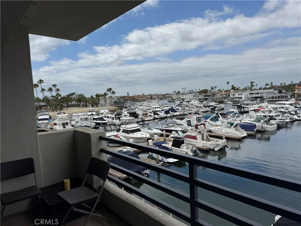 4165 Warner Avenue 202, Huntington Beach, CA — listing photo 1