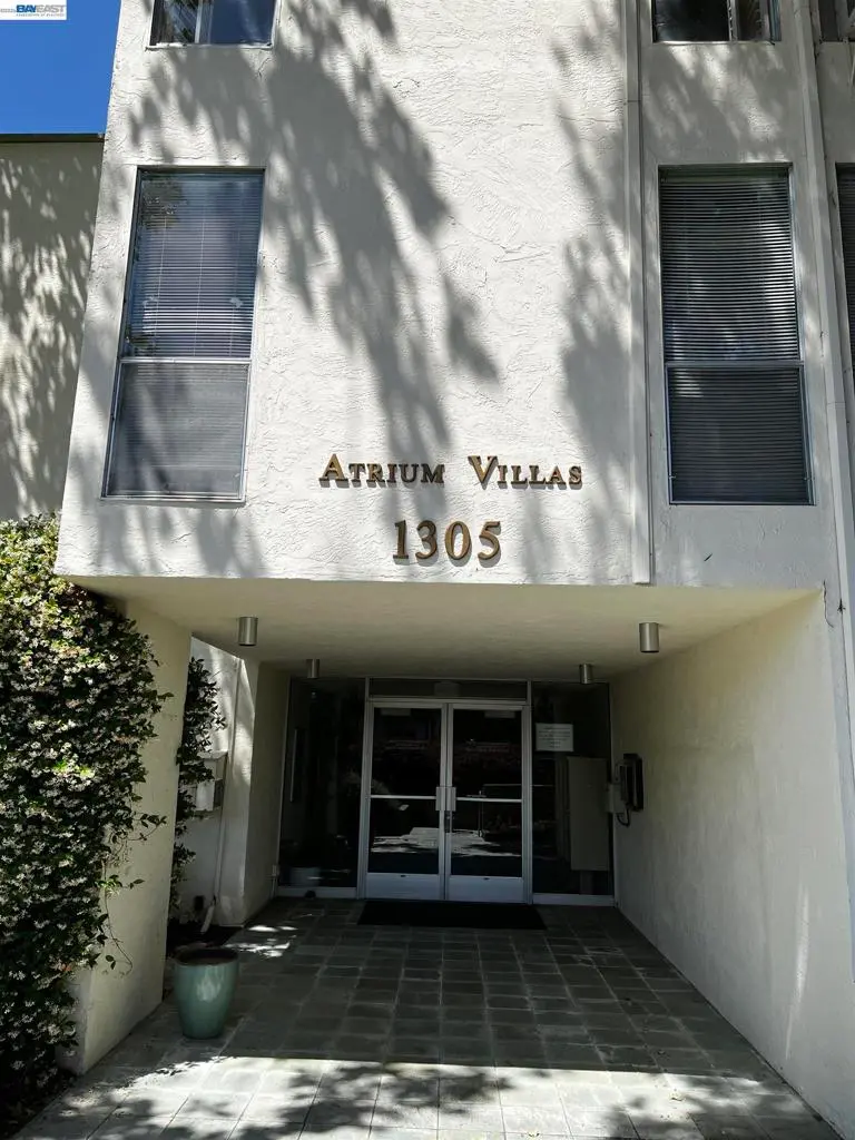 Condominium for sale at 1305 Boulevard Way 210, Walnut Creek, CA featuring 2 beds and 1 bath