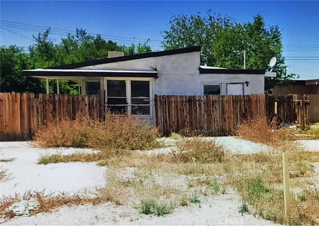 13215 Davenport, Edwards, CA — listing photo 1