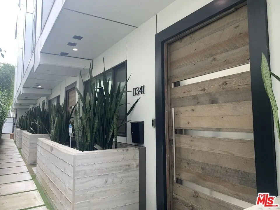 Residential Lease for rent at 11341 Pearl Street, Los Angeles, Los Angeles County, CA featuring 4 beds and 5 baths