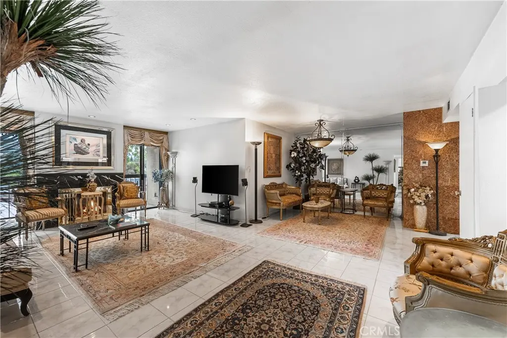 Condominium for sale at 1745 Holly 302, Glendale, CA featuring 3 beds and 2 baths