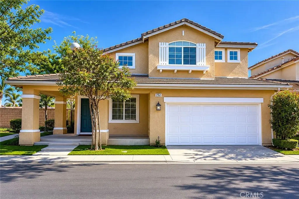 Condominium for sale at 292 Edgemire Lane, Simi Valley, CA featuring 3 beds and 3 baths