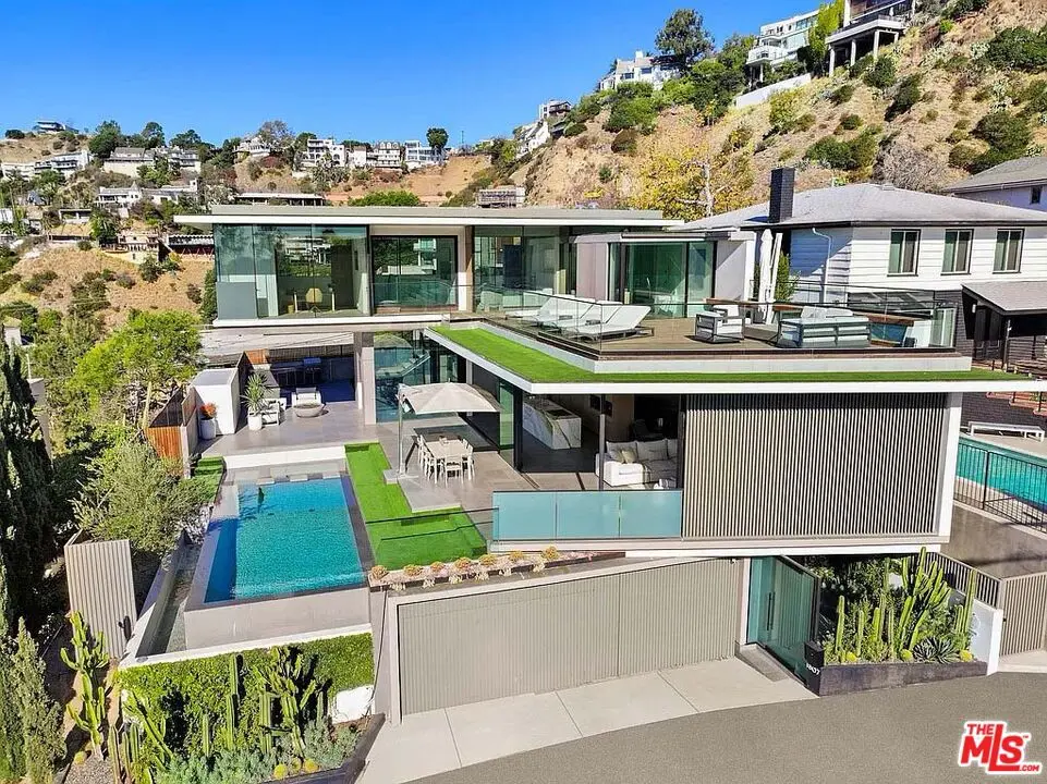 Residential Lease for rent at 1807 Blue Heights Dr Drive, Los Angeles, Los Angeles County, CA featuring 5 beds and 7 baths