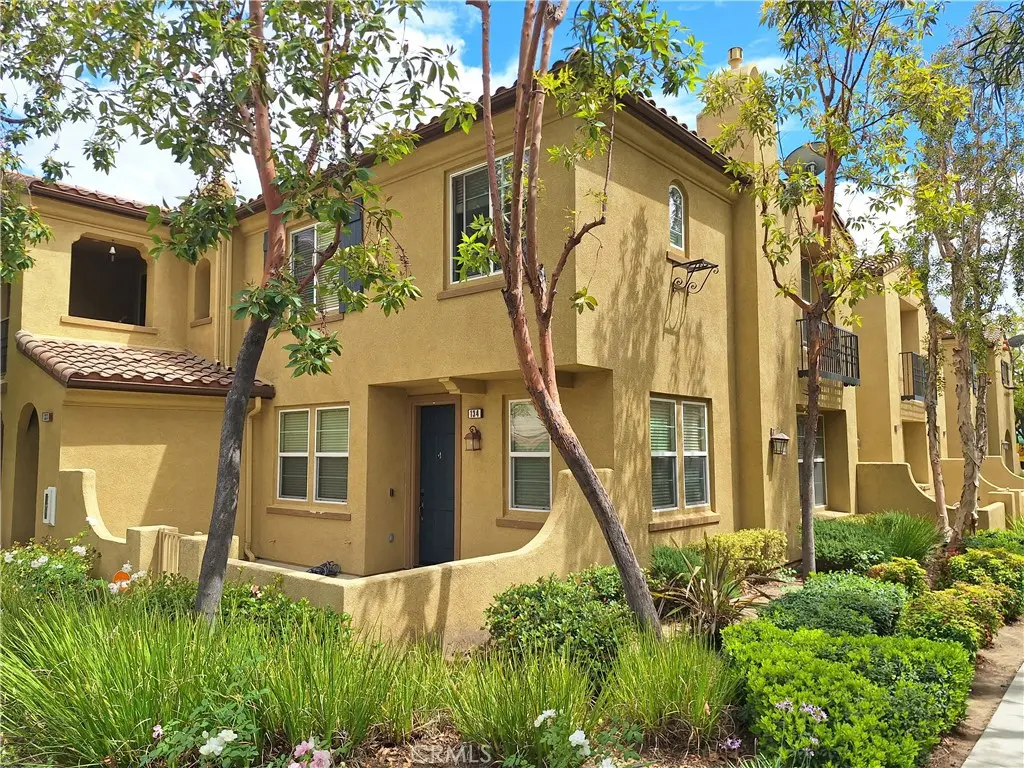 Residential Lease for rent at 28410 Socorro, Murrieta, Riverside County, CA featuring 3 beds and 3 baths