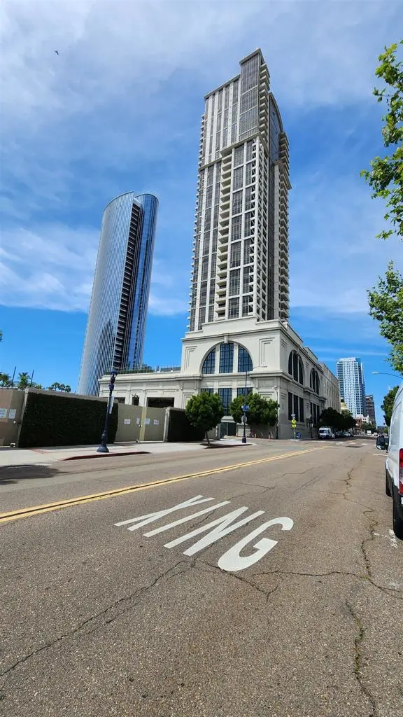 Condominium for rent at 700 W E Street 2805, San Diego, CA featuring 2 beds and 2 baths
