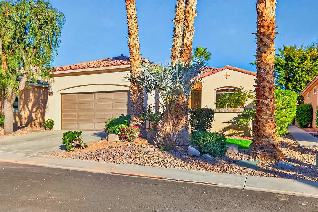 Single Family Residence for rent at 81656 Avenida De Baile, Indio, CA featuring 2 beds and 2 baths
