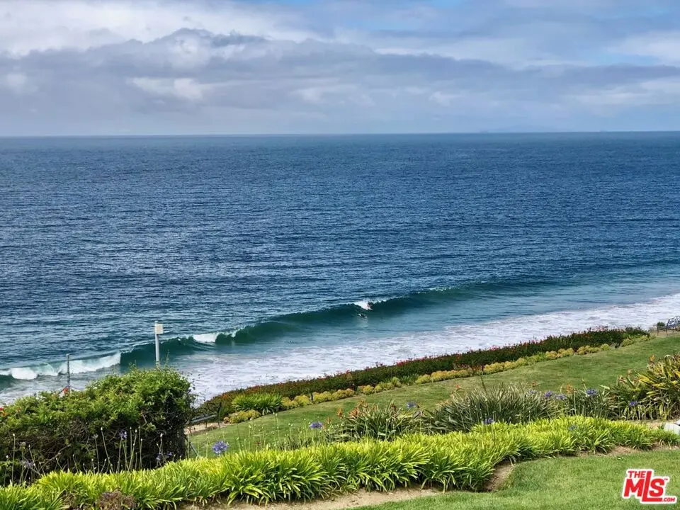Residential Lease for rent at 6805 Shearwater Lane, Malibu, Los Angeles County, CA featuring 3 beds and 3 baths
