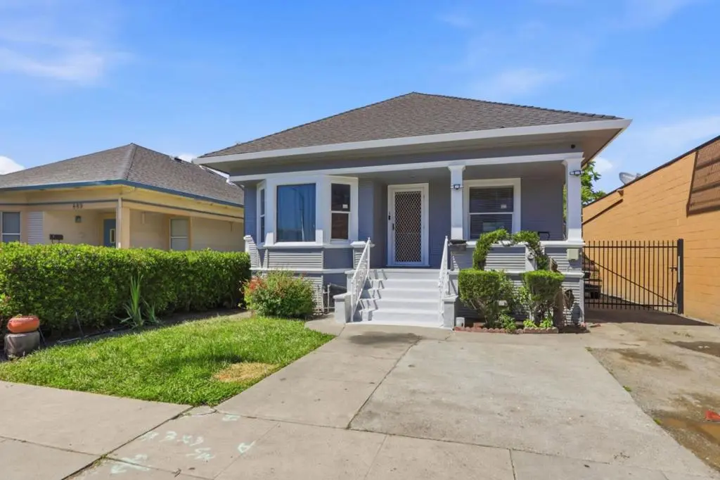 Single Family Residence for sale at 879 W San Carlos Street, San Jose, CA featuring 4 beds and 1 bath