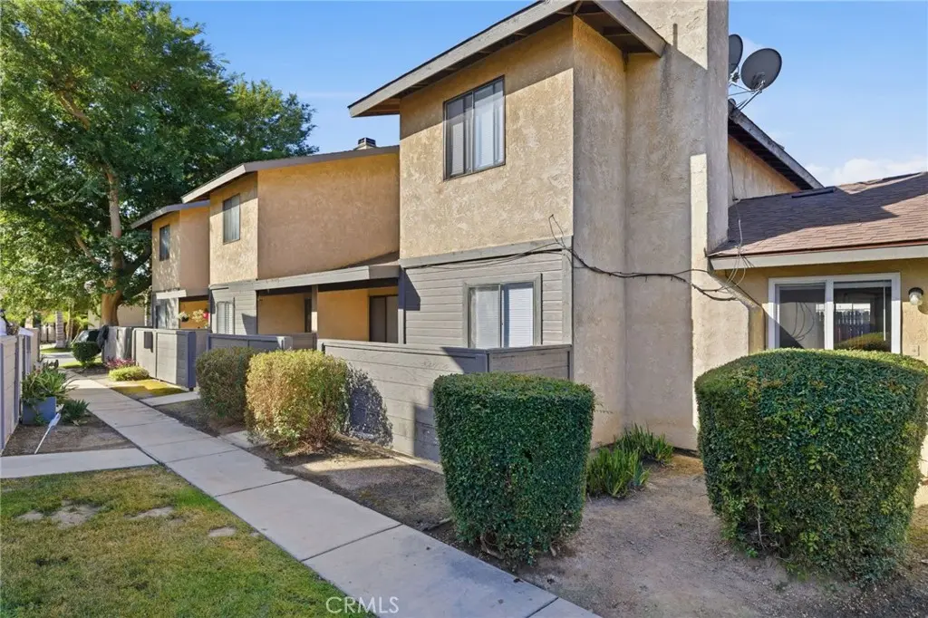 817 Quail Lane 11-14, Bakersfield, CA — listing photo 1