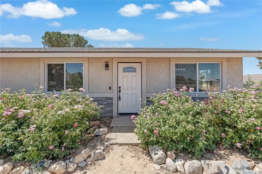 25811 Del Sol, Apple Valley, CA — listing photo 1